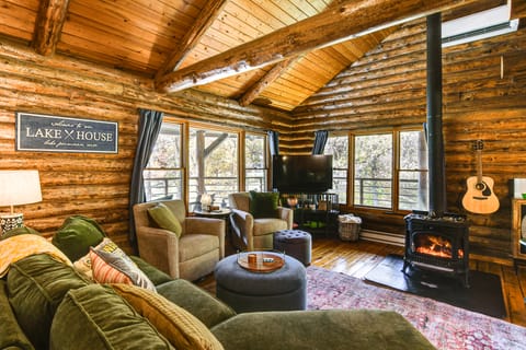 Private Beach! Lakefront Cabin in Panora House in Iowa