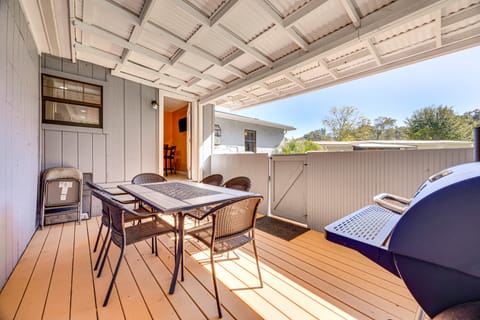 Covered Deck, Large Yard! Pet-Friendly Jax Escape! House in Jacksonville