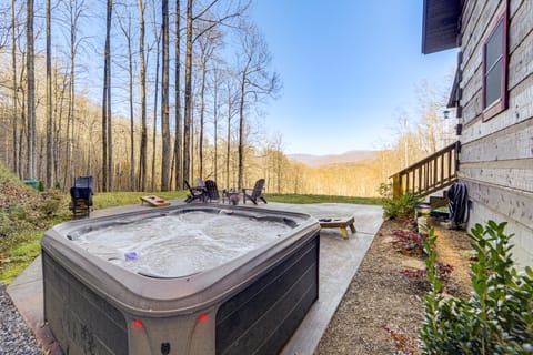Hot Tub Haven! Mtn-View Home 13 Mi to Bryson City! House in Qualla