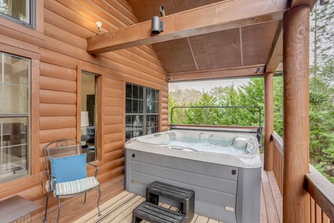 Steps to Lake Lanier: Wooded Escape w/ Boat Dock House in Lake Lanier