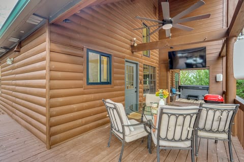 Steps to Lake Lanier: Wooded Escape w/ Boat Dock House in Lake Lanier