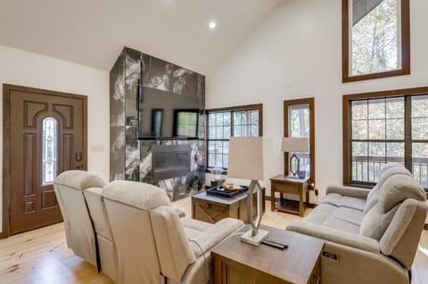 Steps to Lake Lanier: Wooded Escape w/ Boat Dock House in Lake Lanier