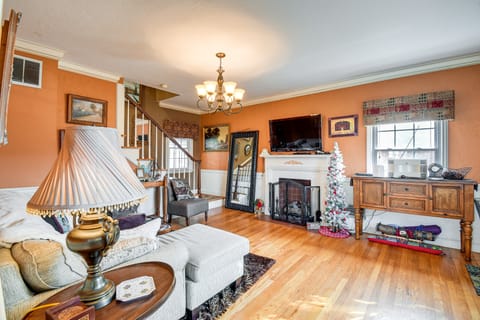 Monthly Stay Special! Cozy Cottage in Huntington House in Huntington