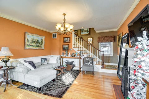 Monthly Stay Special! Cozy Cottage in Huntington House in Huntington