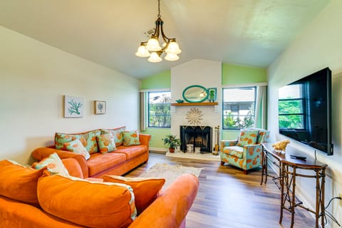 Canal-Front Escape w/ Dock & Pool in Cape Coral House in Cape Coral