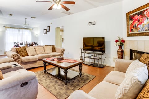 Explore Houston & Beyond! Spring Home w/ Backyard House in Houston