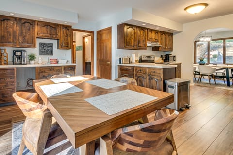 4 Mi to Capitol: Spacious Springfield Home w/ Deck House in Springfield