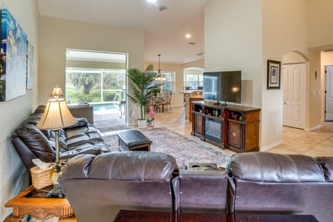 Beach Days & Fairways: Rotonda West Snowbird Home House in Rotonda West