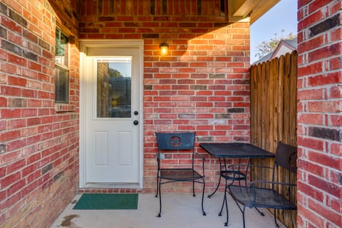 1 Mi to Historic Dtwn Weatherford: Home w/ Yard House in Weatherford