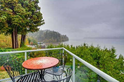 Steps to Beach: Scenic Escape in Port Orchard! House in Vashon