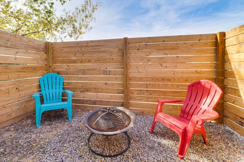 1 Mi to UNM! Albuquerque Home w/ Fire Pit & BBQ House in Albuquerque