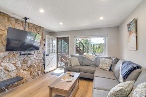 3BR Riverfront Retreat! Mtn Views, Community Perks Apartment in Fraser