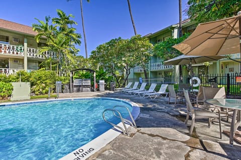 Kona Beach Retreat Steps to Ocean: Soak & Stroll! Apartment in Holualoa