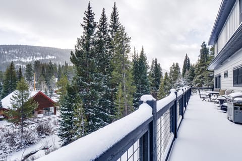 Hot Tub & Game Room! Luxury Blue River Retreat House in Blue River