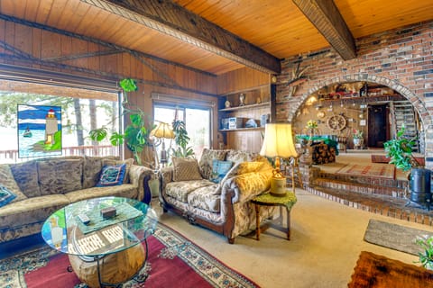 Waterfront Hood Canal Home w/ Pool Table! House in Brinnon