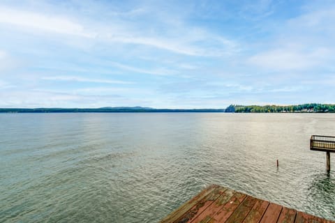 Waterfront Hood Canal Home w/ Pool Table! House in Brinnon