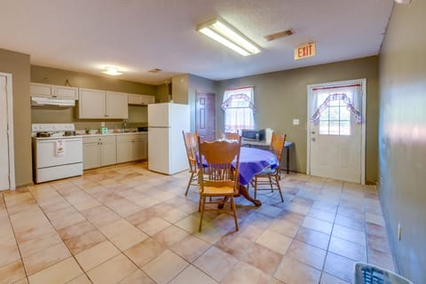 Rural Retreat in Fort Valley: 8 Mi to Main Street! Apartment in Georgia