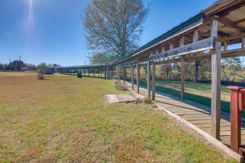 Countryside Escape, 8 Mi to FVSU & Main Street! Apartment in Georgia