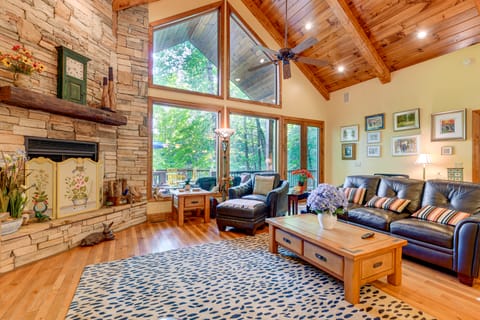 Fun w/ Family! Mtn-View Cabin w/ Deck in Sylva House in Tennessee