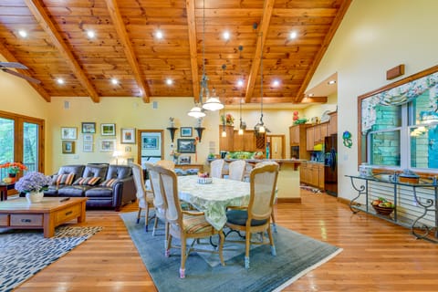 Fun w/ Family! Mtn-View Cabin w/ Deck in Sylva House in Tennessee