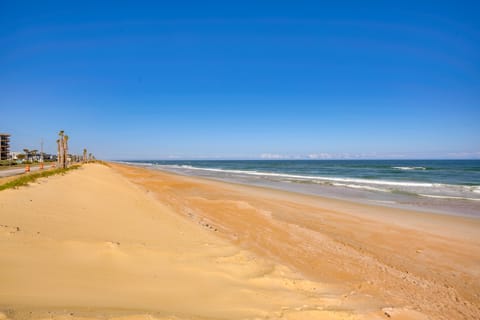 Steps to Shore: Ormond Beach Condo w/ Pool Access! Apartment in Ormond By The Sea