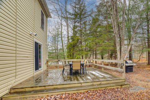 Waterfront Arrowhead Lake Retreat w/ Resort Perks! House in Coolbaugh Township