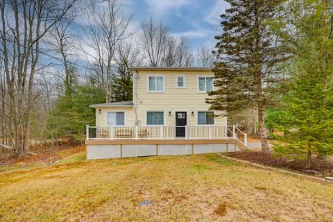 Waterfront Arrowhead Lake Retreat w/ Resort Perks! House in Coolbaugh Township