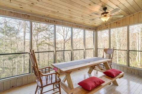 Hot Tub & Views! 'Squatch’s Place' in Blairsville House in Union County