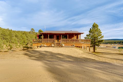 Luxe Multi-Level Cabin 6 Mi to Angel Fire Resort! House in New Mexico
