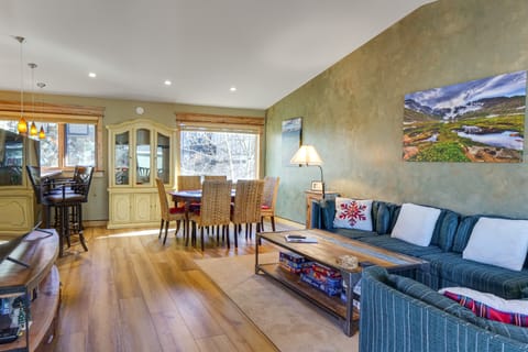 Walk to Main St Frisco: Mount Royal View Apartment in Frisco