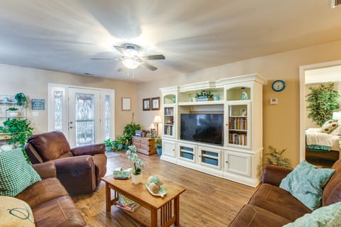 Route 66 Gem! Charming Litchfield Home w/ Yard House in Illinois