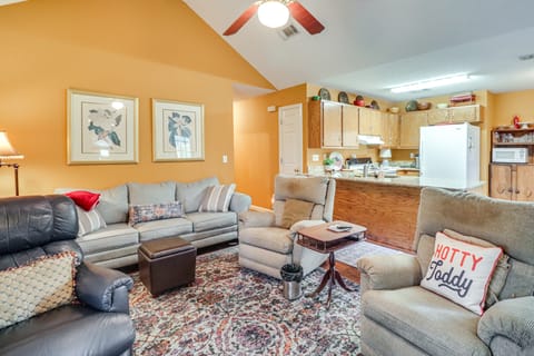 4 Mi to Ole Miss: Game Day Group Getaway! House in Oxford