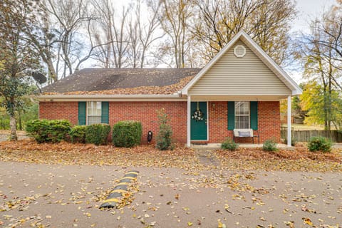 4 Mi to Ole Miss: Game Day Group Getaway! House in Oxford