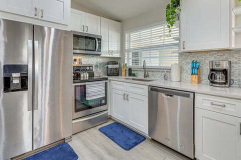 Golf, Boat & Beach-Hop: Quiet Port Charlotte Home House in Port Charlotte