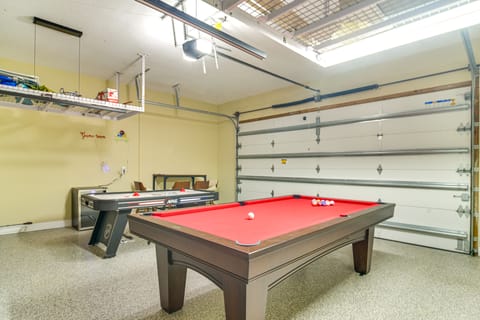 Heated Pool + Game Room! Seminole Family Getaway House in Seminole