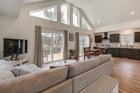 Keuka Lake Retreat Steps From Marina! House in Keuka Lake