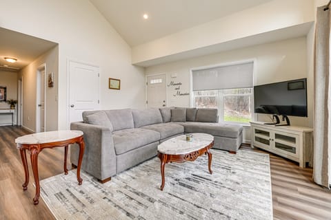 Keuka Lake Retreat Steps From Marina! House in Keuka Lake