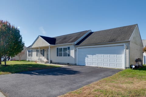 Milton Getaway Near Beach w/ Deck & Yard House in Milton