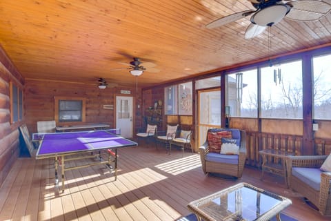 Pets Welcome! Shenandoah Log Home w/ Hot Tub House in Shenandoah Valley