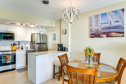 Oceanfront Studio w/ Gulf & Sunset Views From Bed! Apartment in Vanderbilt Beach