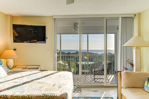 Oceanfront Studio w/ Gulf & Sunset Views From Bed! Apartment in Vanderbilt Beach