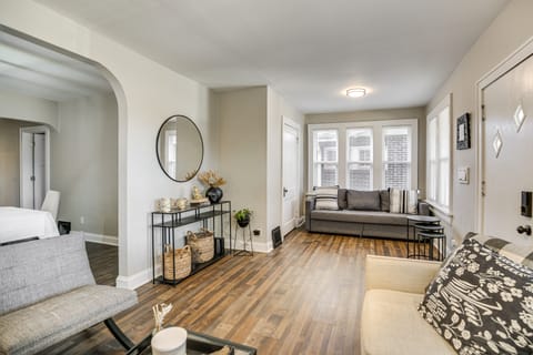 1 Mi to Delmar Loop! University City Bungalow House in University City