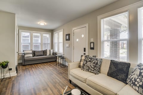 1 Mi to Delmar Loop! University City Bungalow House in University City