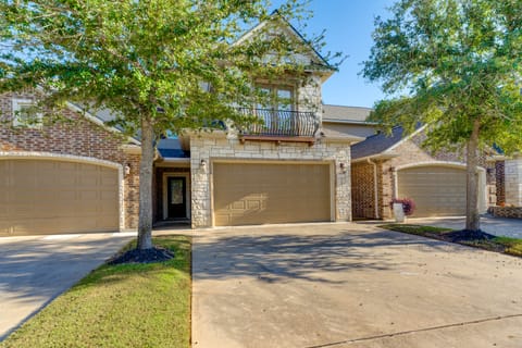 Spacious & Family-Friendly! TAMU Townhome w/ Yard Apartment in College Station