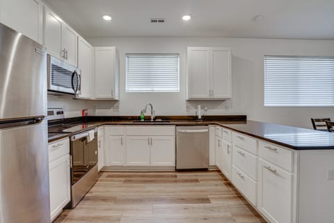 < 2 Mi to Dtwn St Paul! West Side Remote-Work Hub House in Maplewood