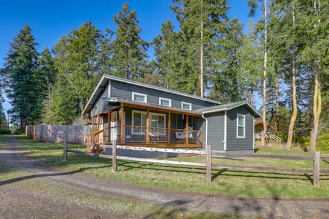 Hike & Relax Fireside: Nordland Gem w/ Deck & Yard House in Marrowstone Island