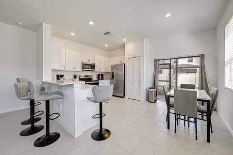 Newly Built Townhome 8 Mi to Manatee Viewing Ctr! Apartment in Ruskin