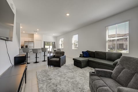 Newly Built Townhome 8 Mi to Manatee Viewing Ctr! Apartment in Ruskin