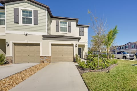Newly Built Townhome 8 Mi to Manatee Viewing Ctr! Apartment in Ruskin