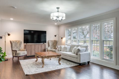 Explore Cleveland Attractions! Family-Focused Home House in Beachwood